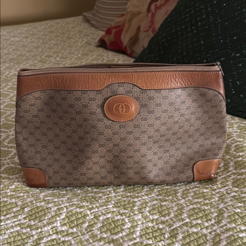 Womens Gucci clutch bag.
